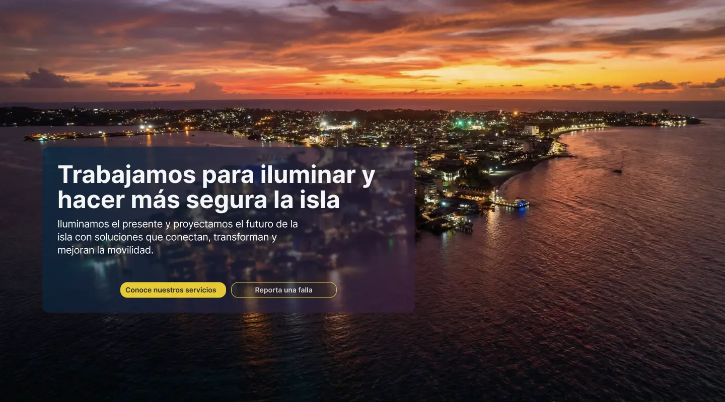 Vista panorámica de San Andrés Isla iluminada por el alumbrado público de EMDESAI